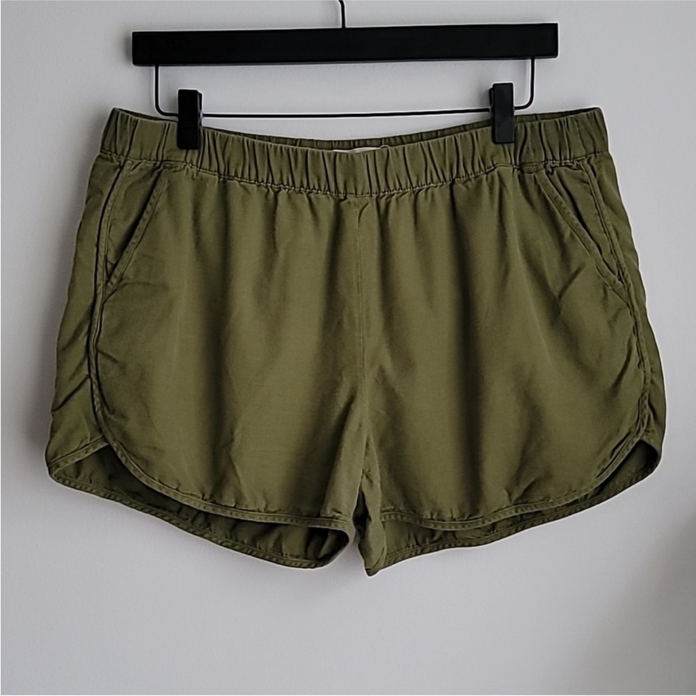 Madewell Dolphin Hem Shorts